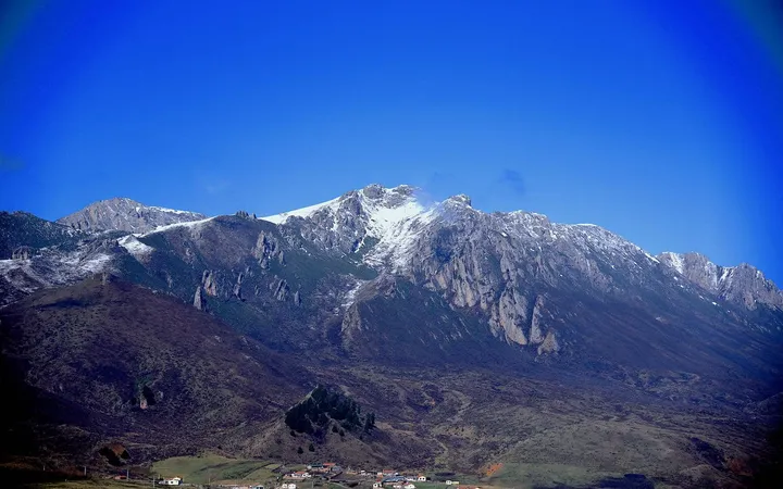 Langmusi Travel Guide: Sky Burials, Monastic Life, and Milky Way Photography